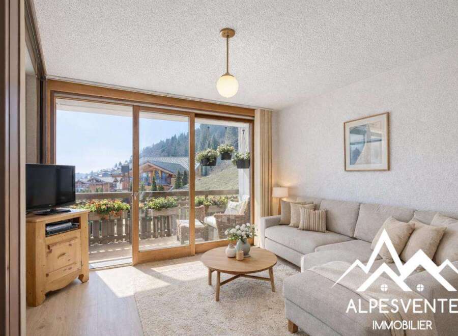 Discover the charm of this stunning property, featuring a bright and airy living space with a beautiful view.