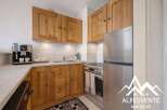 Discover this charming kitchen, perfect for culinary enthusiasts.