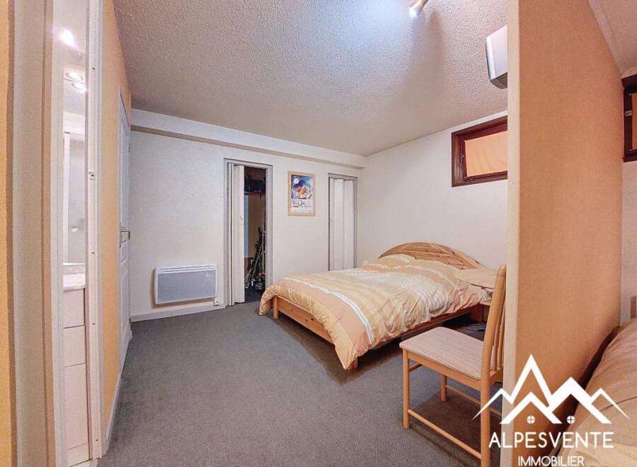 Discover this charming property, perfect for a cozy retreat.