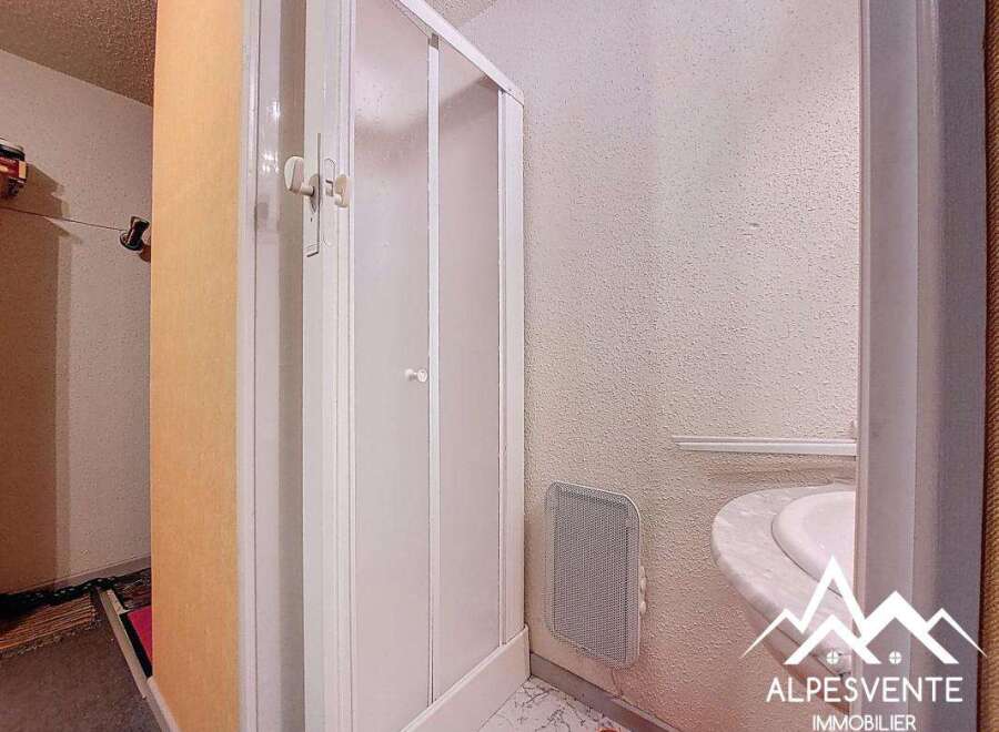 Discover this charming property featuring a well-maintained bathroom with a shower.