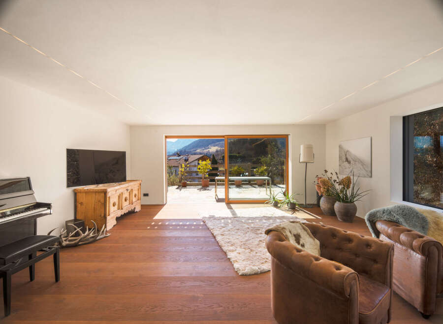 This stunning living room boasts a warm and inviting atmosphere, perfect for relaxation and entertaining.