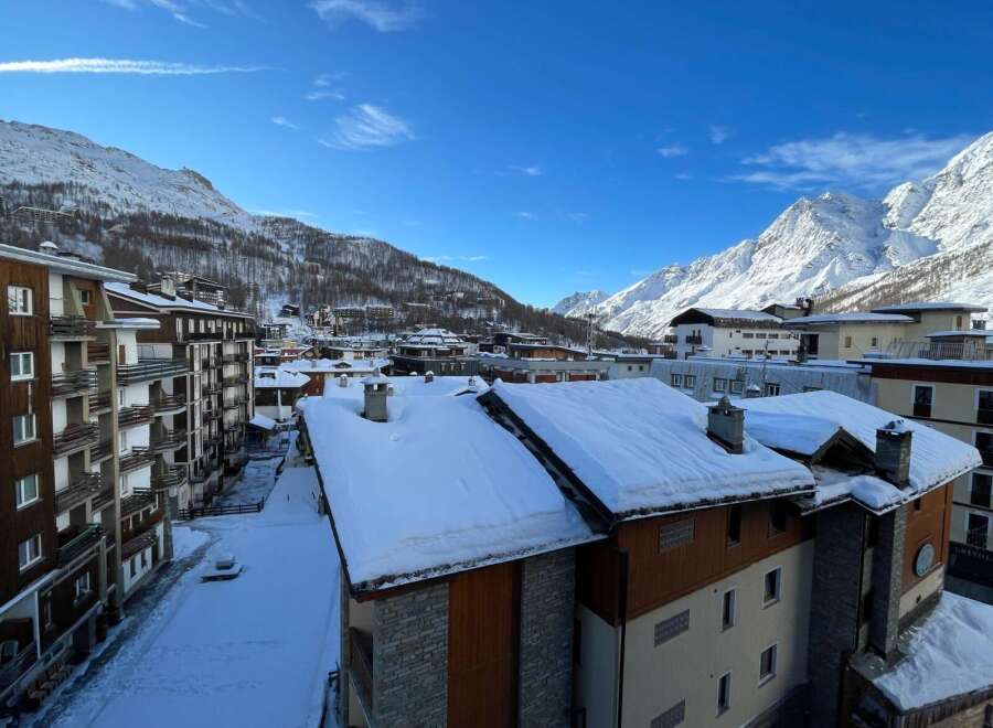 Experience the charm of mountain living with this stunning property.