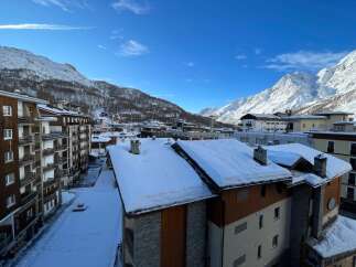 Experience the charm of mountain living with this stunning property.
