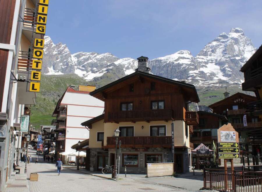 Discover the charm of this mountain town, featuring stunning views of snow-capped peaks and traditional architecture.