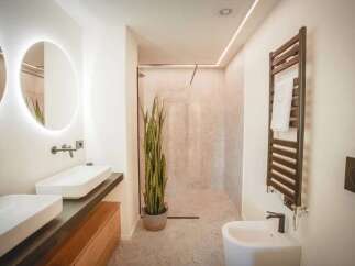 Step into modern luxury with this stunning bathroom design.