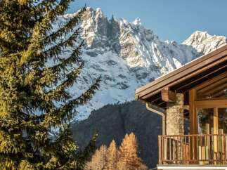 Experience the ultimate mountain retreat in this stunning property, perfectly positioned to capture breathtaking views.