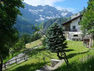 Escape to the mountains in this stunning property! This home boasts breathtaking views of the surrounding landscape, perfect for those seeking tranquility.