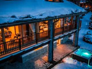 Experience the ultimate winter getaway in this stunning property! Featuring a cozy interior with a warm ambiance, this home offers a perfect blend of comfort and luxury.