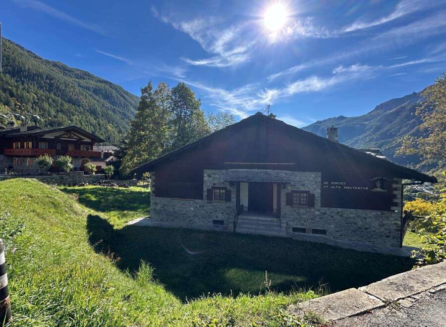 Chalet in Breuil-Cervinia - view 1