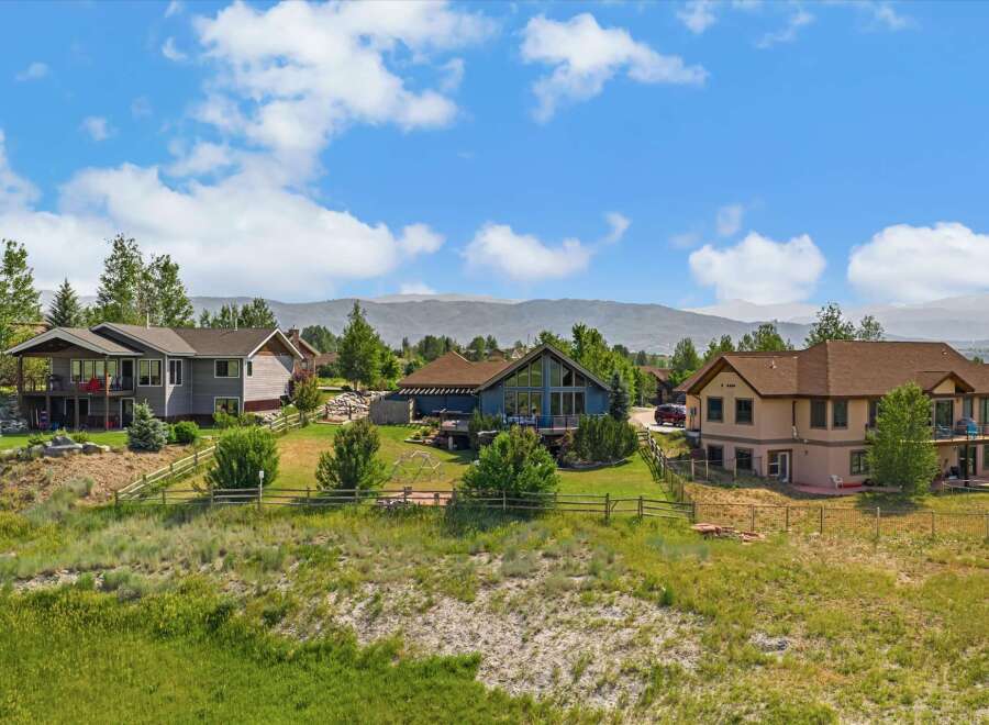 Discover this stunning multi-home property nestled against a picturesque mountain backdrop.