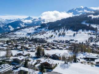 Nestled in a picturesque snow-covered village, this property offers stunning mountain views and a serene atmosphere.