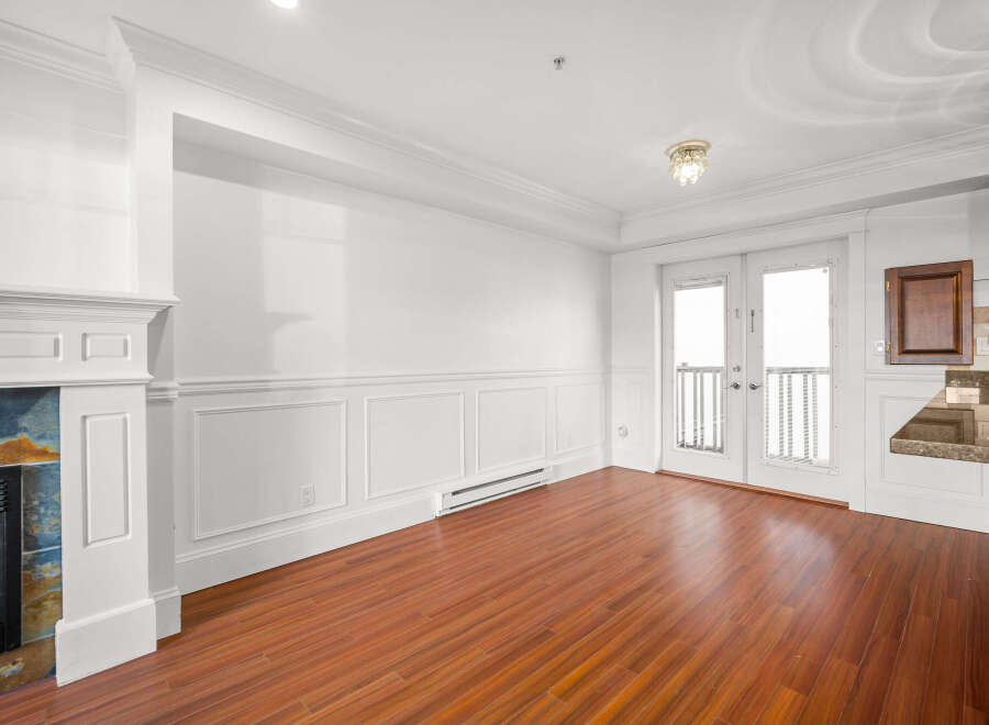 This stunning property boasts a bright and airy living space, perfect for modern living.