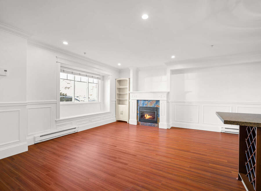 This stunning property boasts a bright and airy living space, perfect for entertaining or relaxing.