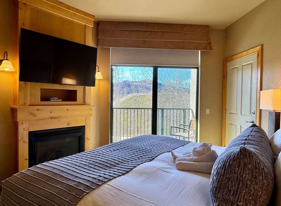 Experience the ultimate in comfort and luxury in this stunning bedroom.