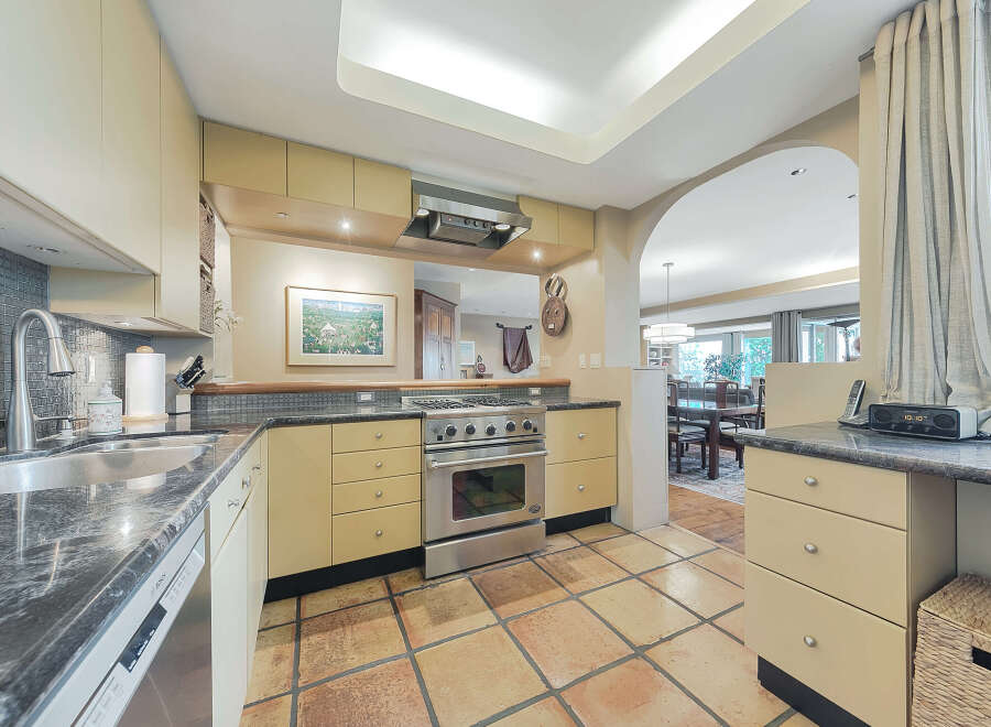 Step into a beautifully designed kitchen, perfect for culinary enthusiasts and hosting guests.