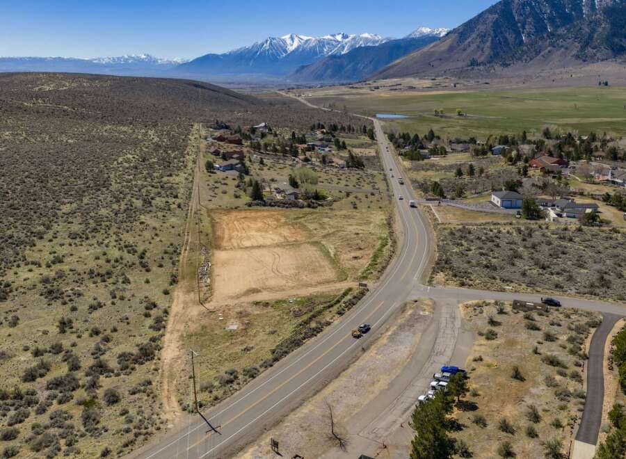 Discover the tranquility of this expansive property, offering breathtaking mountain views and vast open spaces.
