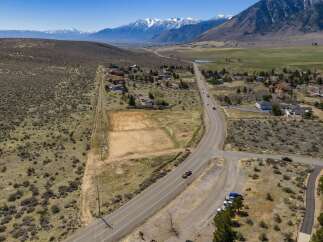 Discover the tranquility of this expansive property, offering breathtaking mountain views and vast open spaces.