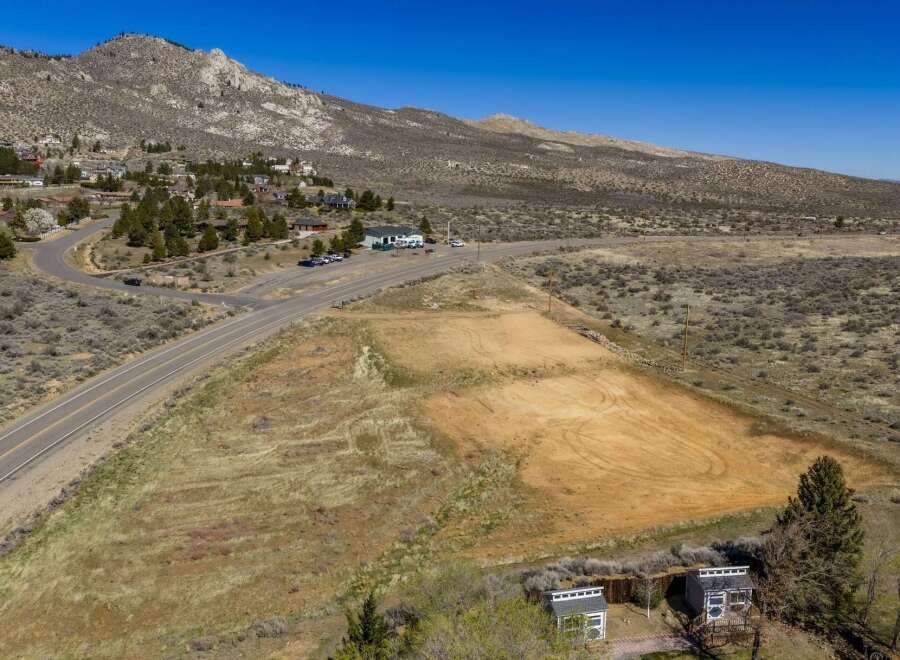 Discover the potential of this expansive property, perfect for building your dream home or investment project.