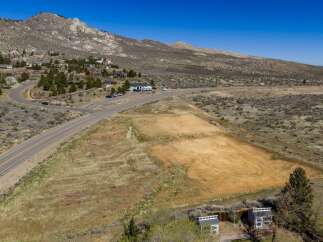 Discover the potential of this expansive property, perfect for building your dream home or investment project.