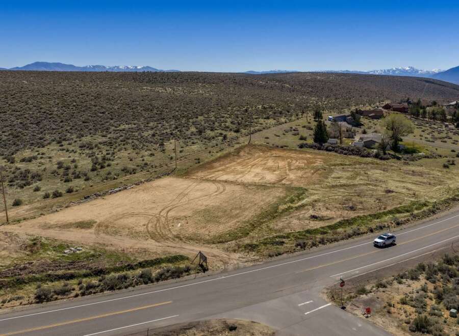 Discover the potential of this expansive property, perfect for building your dream home or investment project.