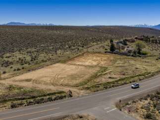 Discover the potential of this expansive property, perfect for building your dream home or investment project.