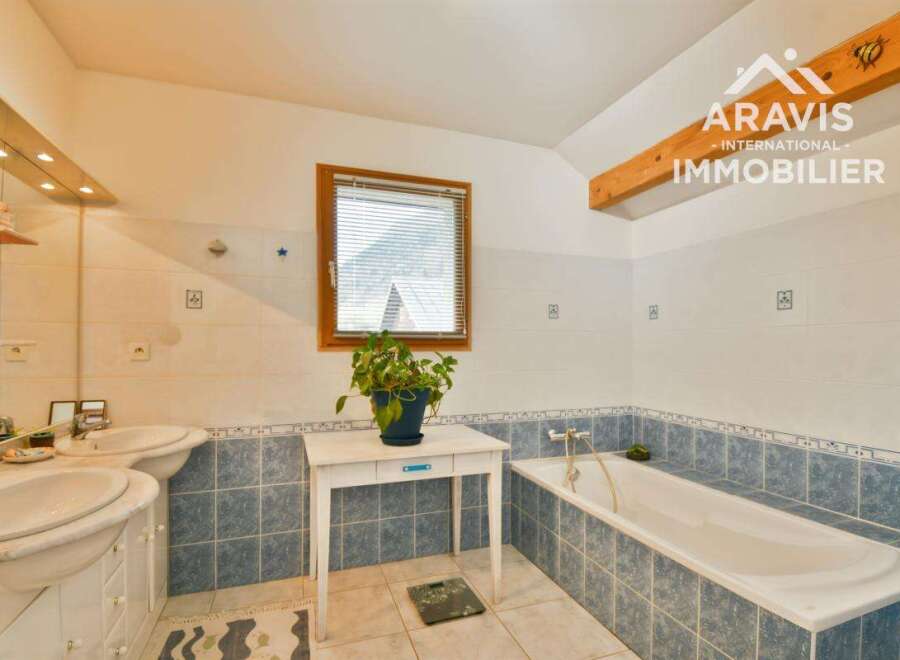 Discover this charming bathroom featuring a bright and airy design.