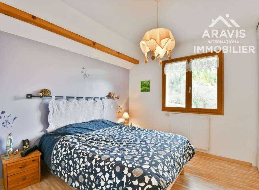 Discover this charming bedroom, perfect for a cozy retreat.