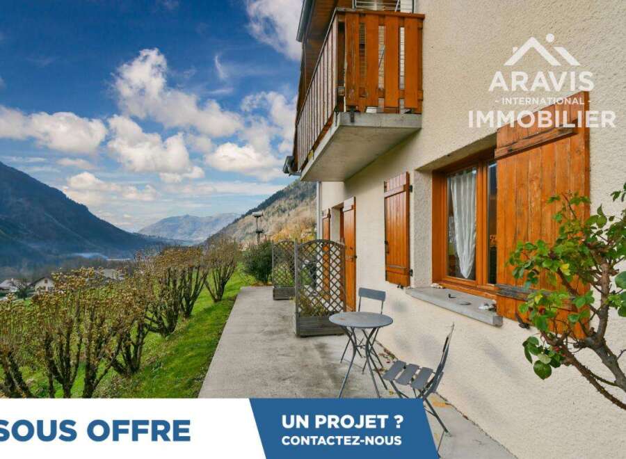 Discover this charming property nestled in a picturesque setting, offering stunning views and a tranquil atmosphere.