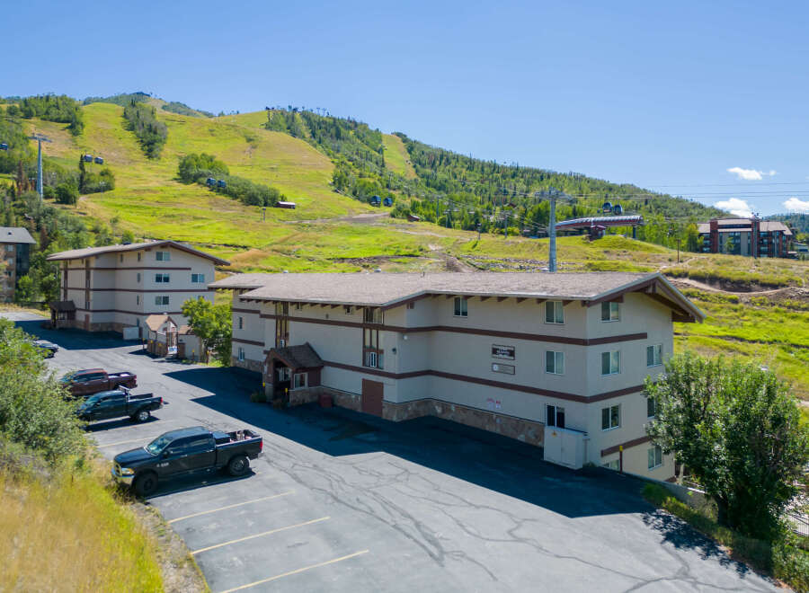 Discover the perfect blend of comfort and convenience at this stunning property.