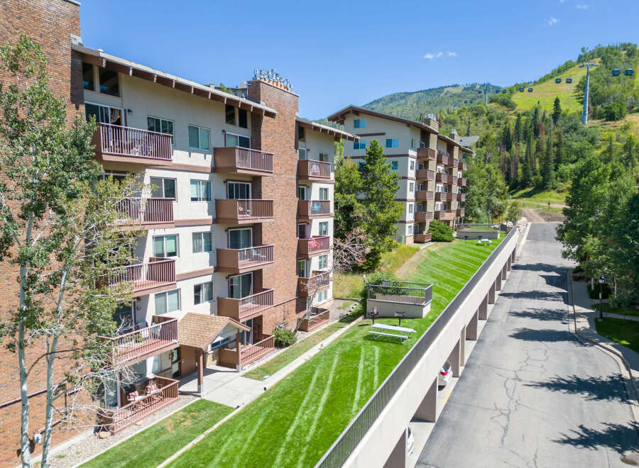 Discover the charm of this stunning property, featuring spacious balconies and a prime location.