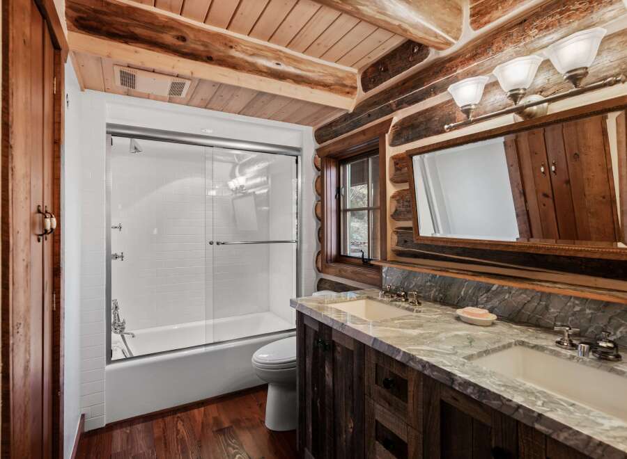 This rustic bathroom showcases a blend of natural elements and modern design.