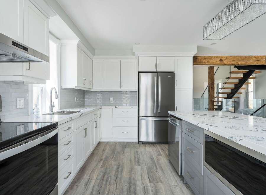 This stunning kitchen boasts modern design and high-end finishes.