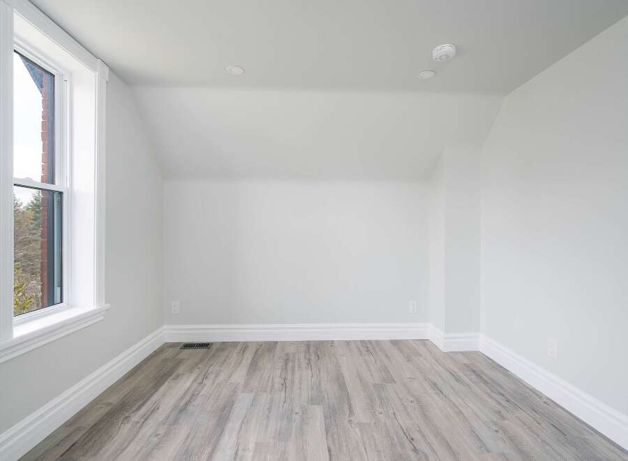Step into this bright and airy room, perfect for creating a cozy and inviting atmosphere.