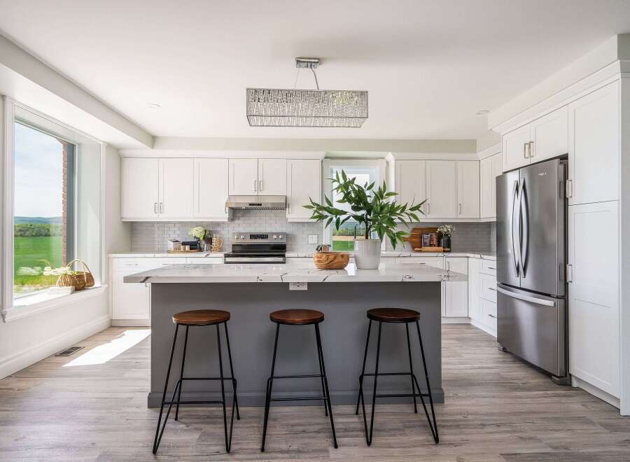 Step into this stunning kitchen, a perfect blend of modern design and functionality.