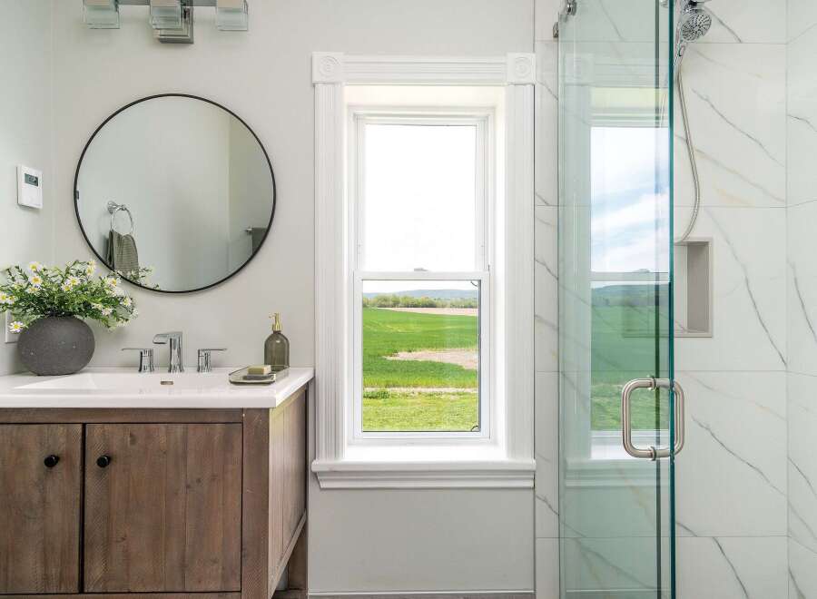 This stunning bathroom boasts a modern design with a touch of nature.