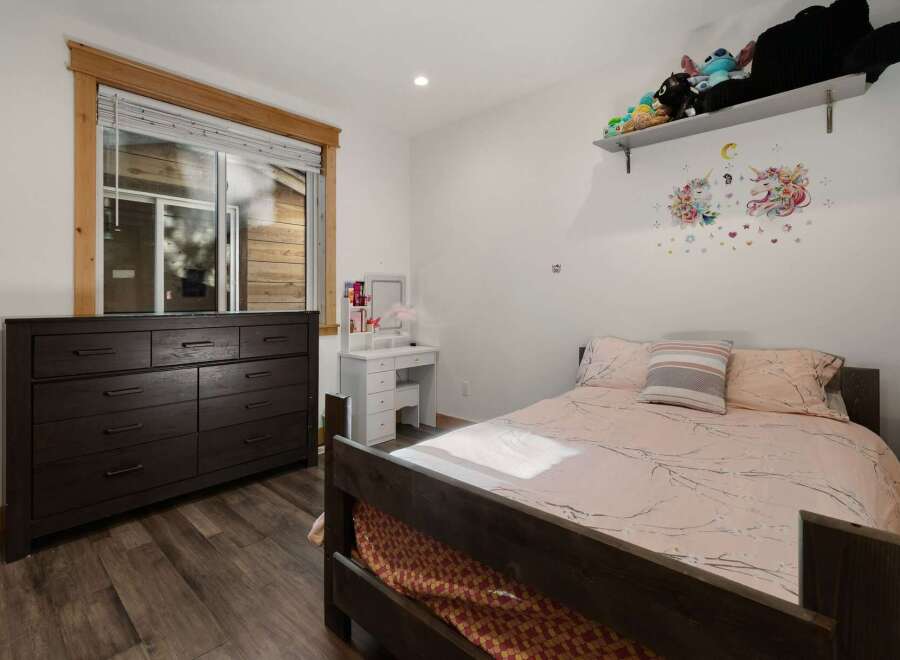 This charming bedroom offers a cozy retreat with its inviting ambiance and stylish decor.