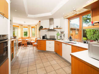 This stunning kitchen boasts a bright and airy design, perfect for culinary enthusiasts.