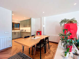 This stunning property boasts a modern open-plan design, perfect for contemporary living.