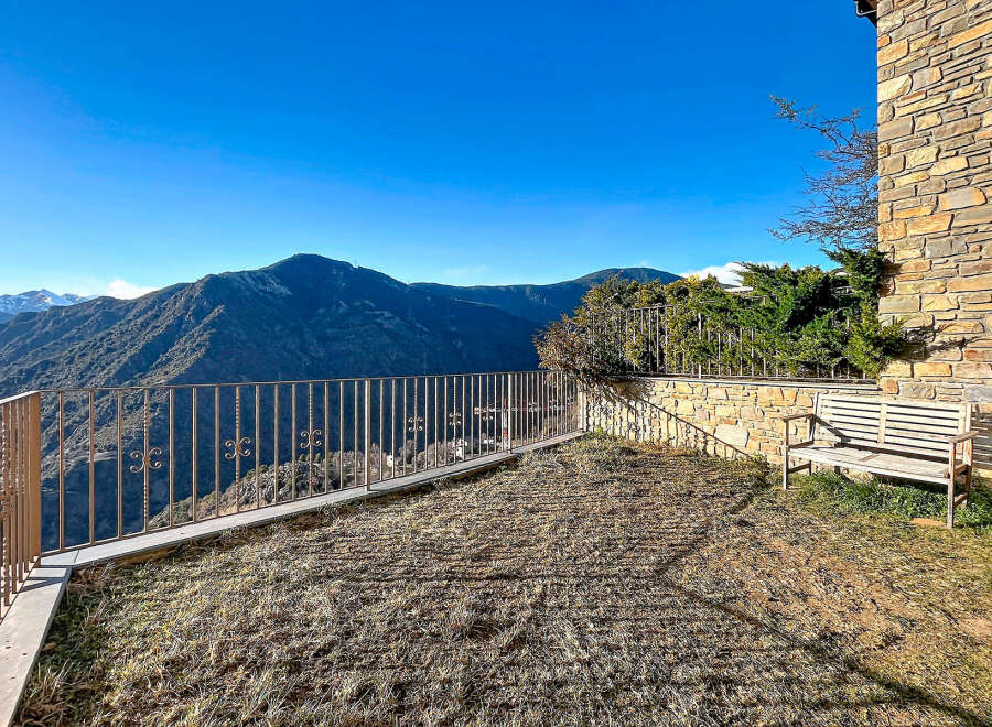 Enjoy breathtaking mountain views from this stunning property.