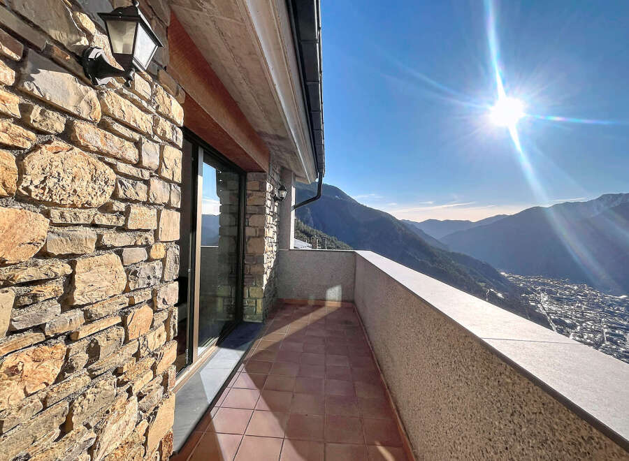 Enjoy breathtaking mountain views from this stunning property.