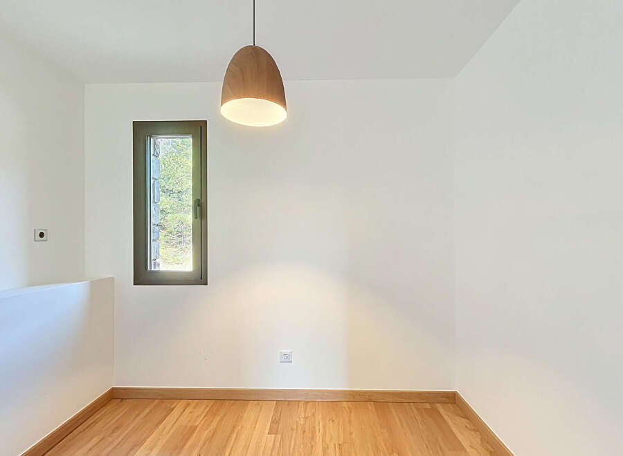 This bright and airy room features a modern design with clean lines and a minimalist aesthetic.