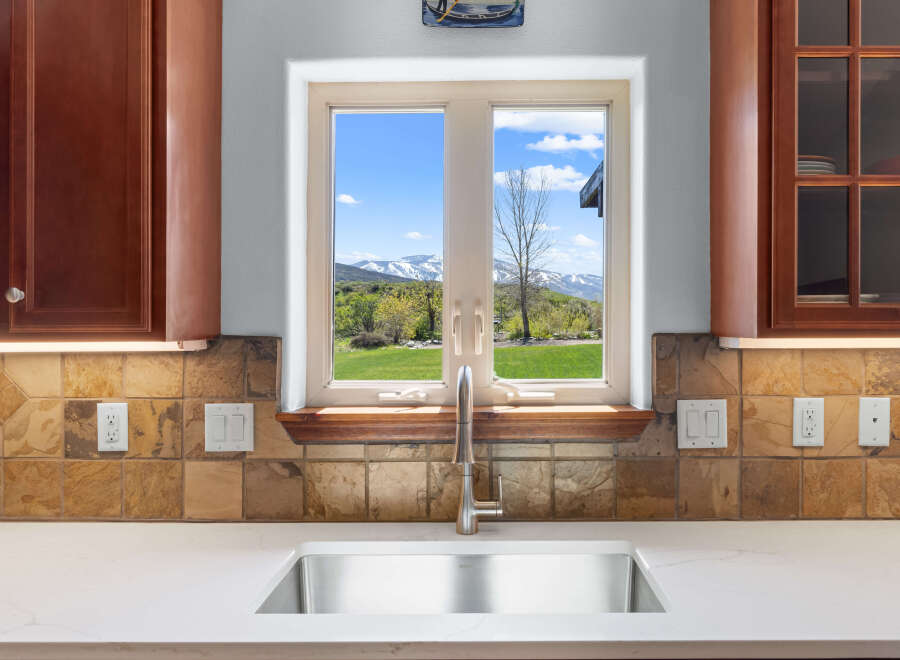 This stunning kitchen boasts a bright and airy atmosphere, perfect for culinary creations and entertaining.