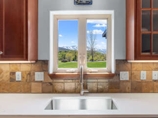 This stunning kitchen boasts a bright and airy atmosphere, perfect for culinary creations and entertaining.