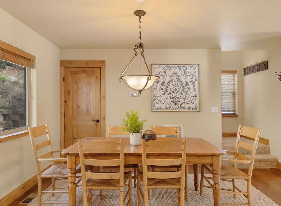 Step into this inviting dining room, perfect for family gatherings and entertaining.