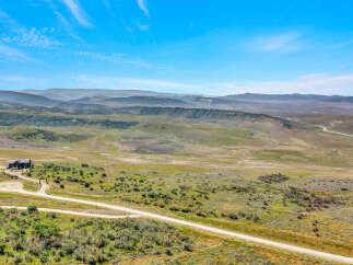 Discover the tranquility of this stunning property nestled in a picturesque landscape.