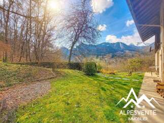 Discover your dream home with breathtaking mountain views! This property boasts a lush green lawn and a charming outdoor space, perfect for relaxation and entertaining.