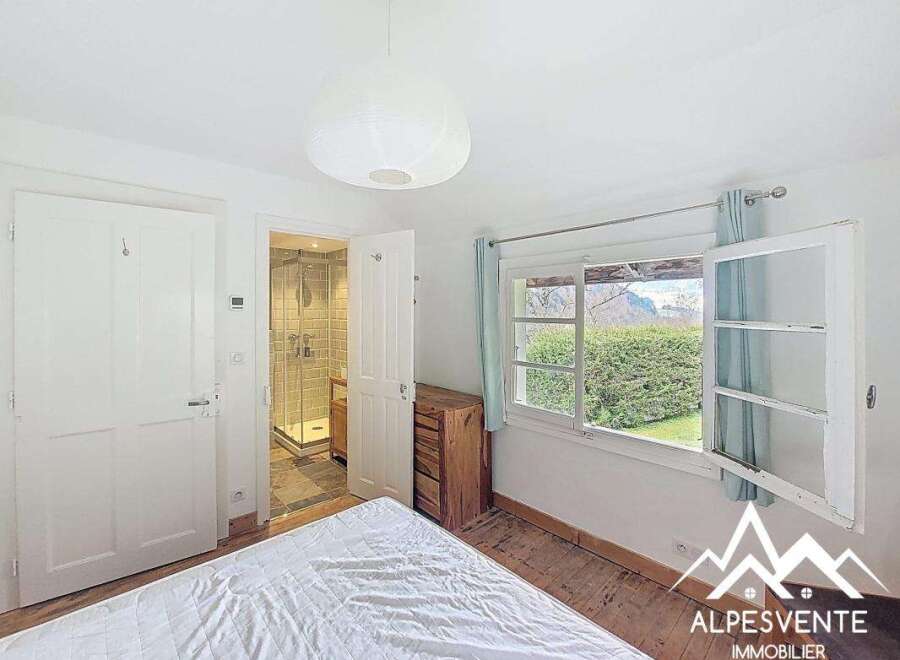 Discover this charming property featuring a bright bedroom with a large window offering stunning views.