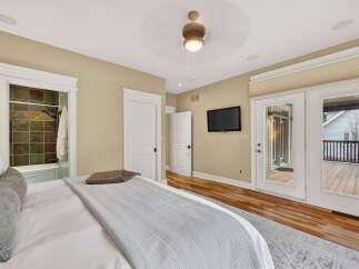 This stunning bedroom boasts a luxurious and inviting atmosphere, perfect for relaxation.
