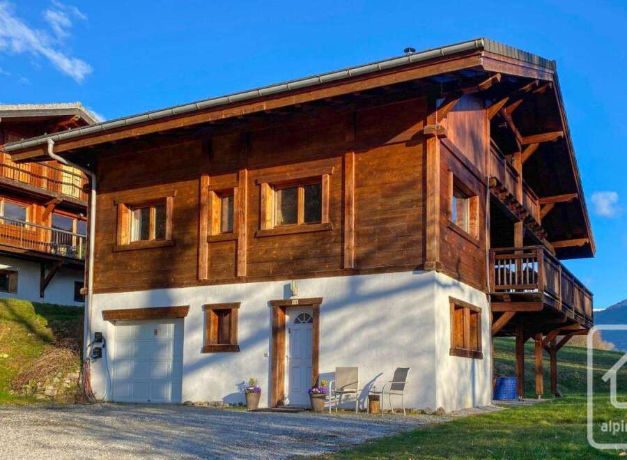 Discover the charm of this stunning chalet, boasting a perfect blend of traditional architecture and modern comfort.
