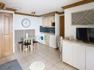 Discover this charming property featuring a well-lit living space, perfect for comfortable living.